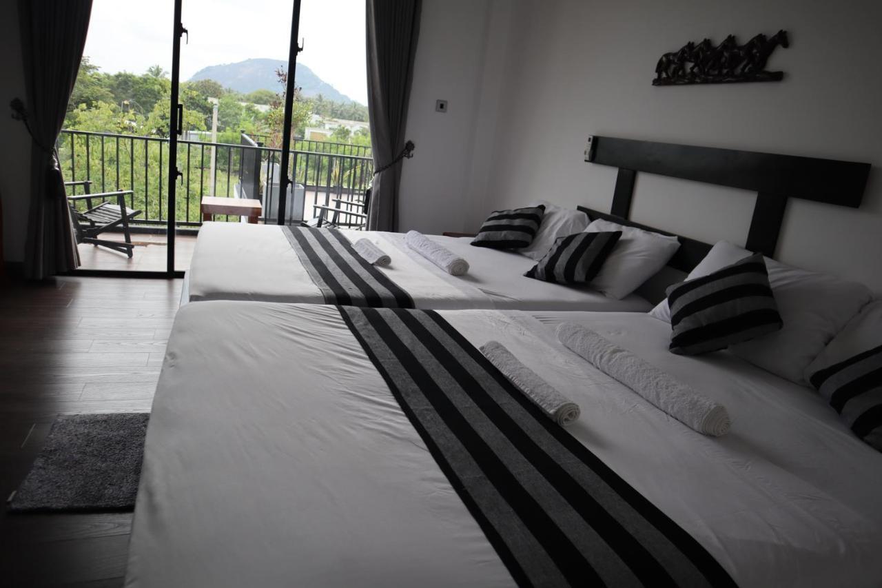 Black Mustang Hotel Dambulla Dış mekan fotoğraf